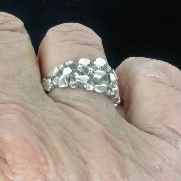 SOLD Vintage Unique Chunky Style Silver Ring🎉Host Pick🎉 - Picture 6 of 11